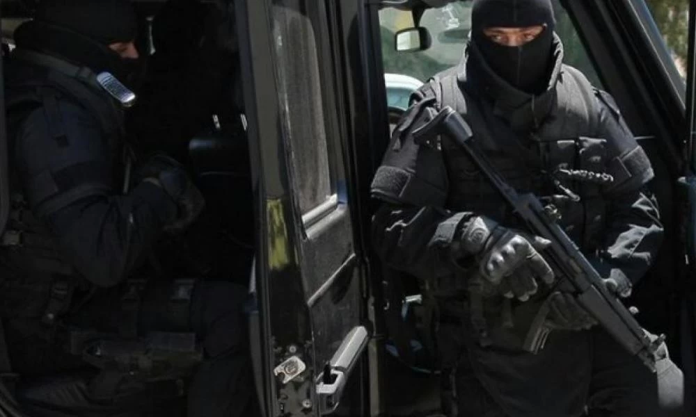 Έφοδος της αντιτρομοκρατικής σε διαμέρισμα στην Αθήνα